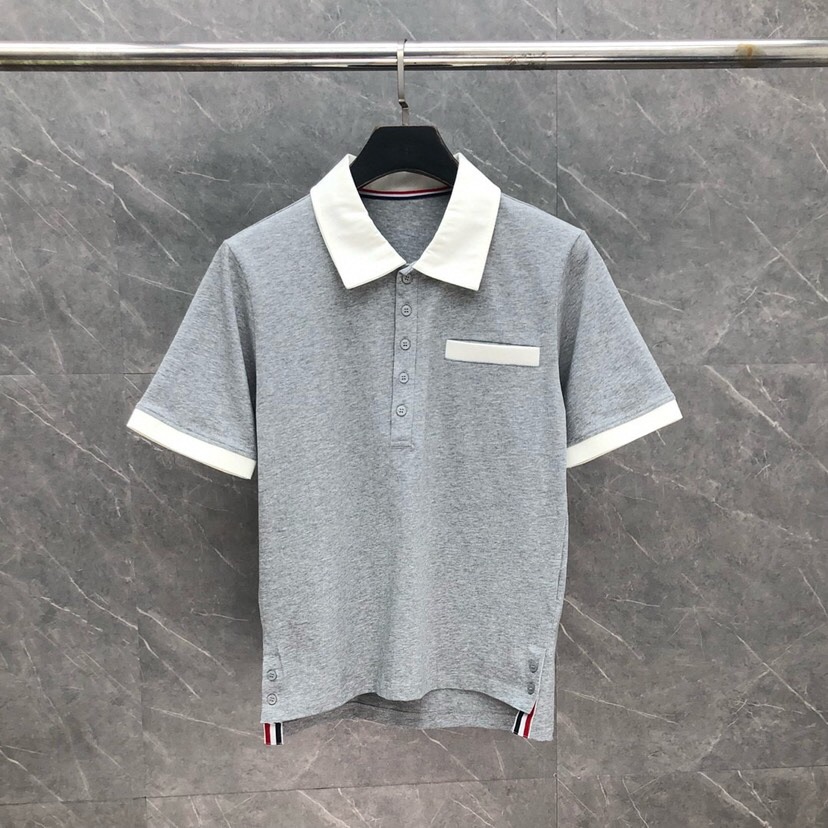 THOM BROWNE 汤姆布朗 TB小白领平纹翻领POLO，短袖翻领T恤Polo衫\n码数：1-5 颜