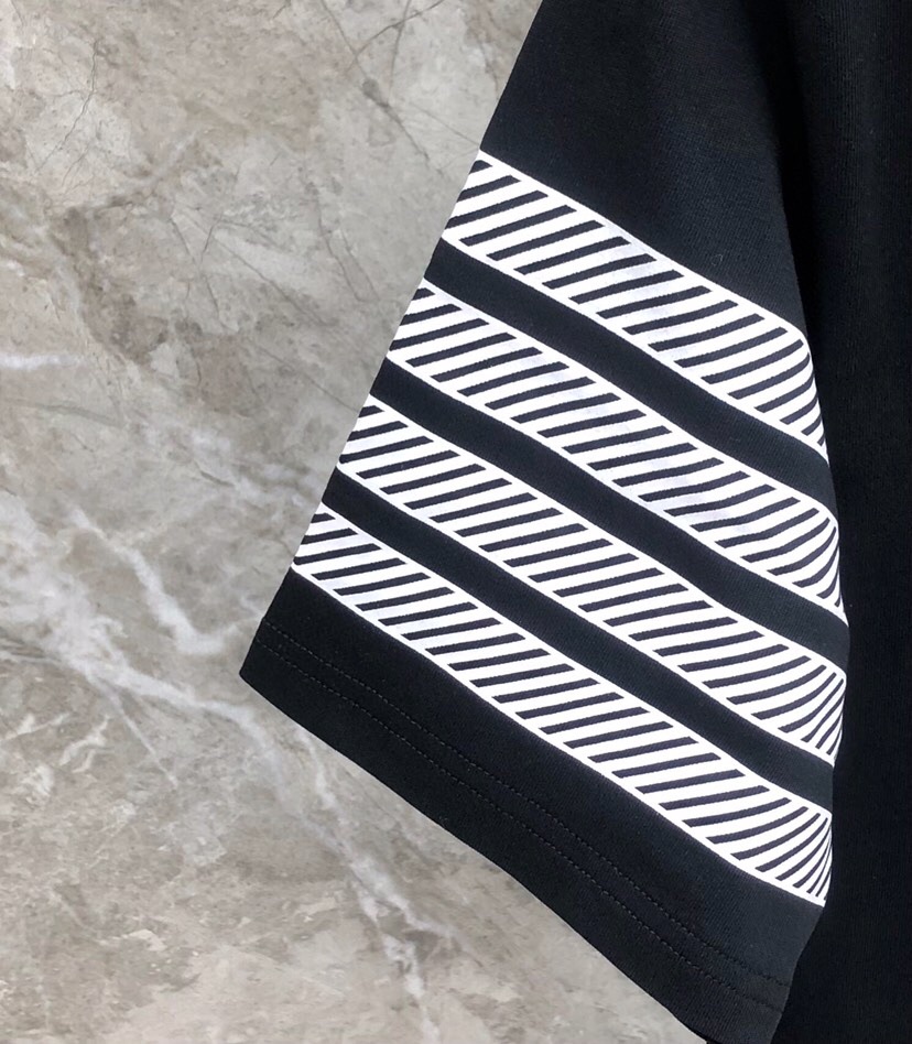 THOM BROWNE 汤姆布朗 TB大船锚圆领短袖T恤 男女同款情侣款短袖圆领T恤\n码数：1～4码 