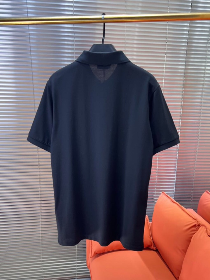 Prada 普拉达 三角标半拉链短袖翻领T恤Polo衫，定制璟绣绮罗棉珠地绸 细腻柔滑 质地紧密且富有弹