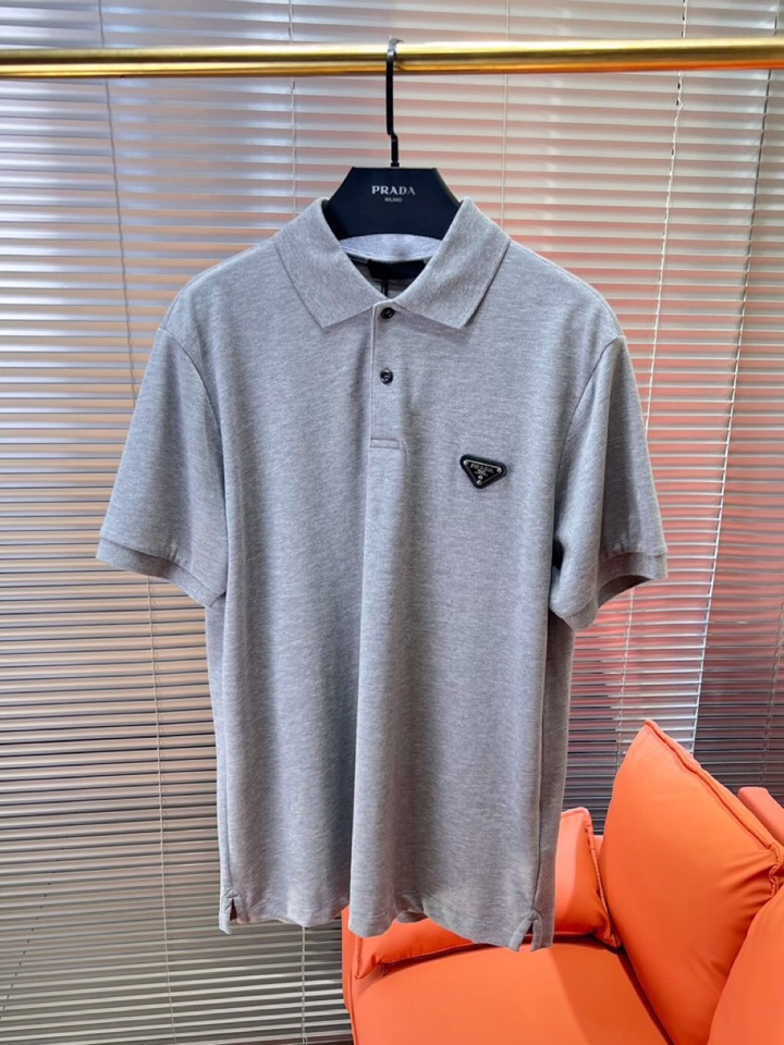 Prada 普拉达三角标短袖翻领T恤Polo衫，原版珠地针织面料，纱线定制定染染面料，定制加厚贝壳扣。还