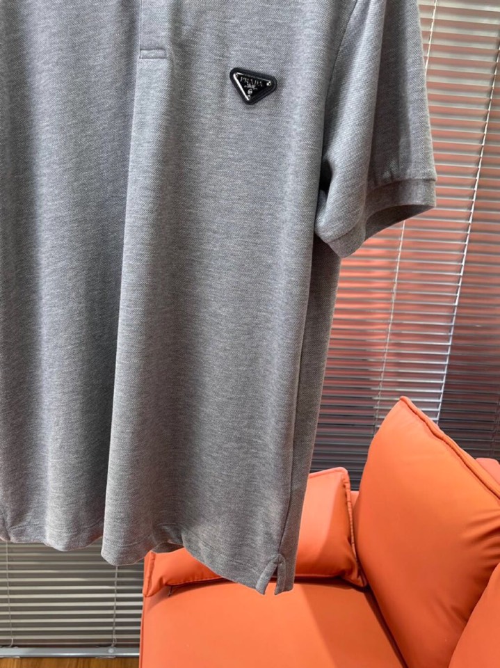 Prada 普拉达三角标短袖翻领T恤Polo衫，原版珠地针织面料，纱线定制定染染面料，定制加厚贝壳扣。还