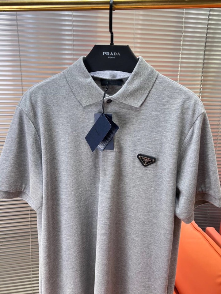 Prada 普拉达三角标短袖翻领T恤Polo衫，原版珠地针织面料，纱线定制定染染面料，定制加厚贝壳扣。还