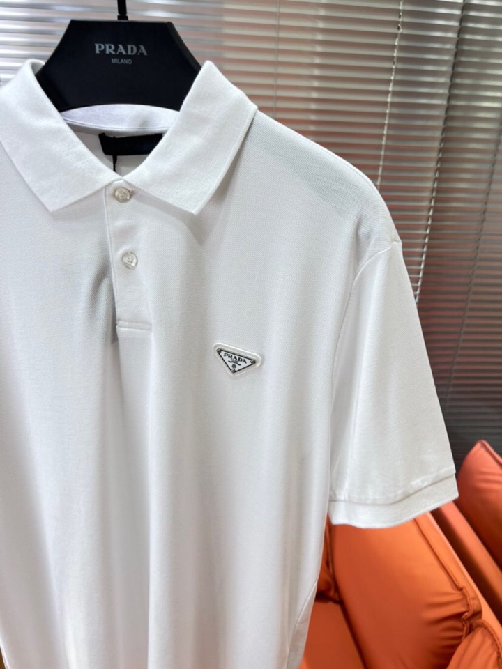 Prada 普拉达三角标短袖翻领T恤Polo衫，原版珠地针织面料，纱线定制定染染面料，定制加厚贝壳扣。还