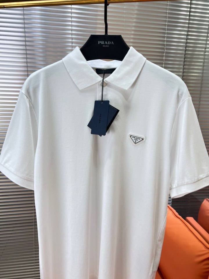 Prada 普拉达三角标短袖翻领T恤Polo衫，原版珠地针织面料，纱线定制定染染面料，定制加厚贝壳扣。还