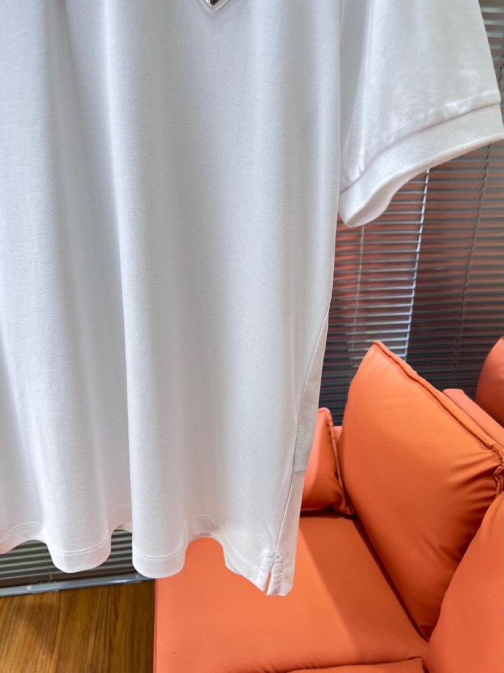 Prada 普拉达三角标短袖翻领T恤Polo衫，原版珠地针织面料，纱线定制定染染面料，定制加厚贝壳扣。还