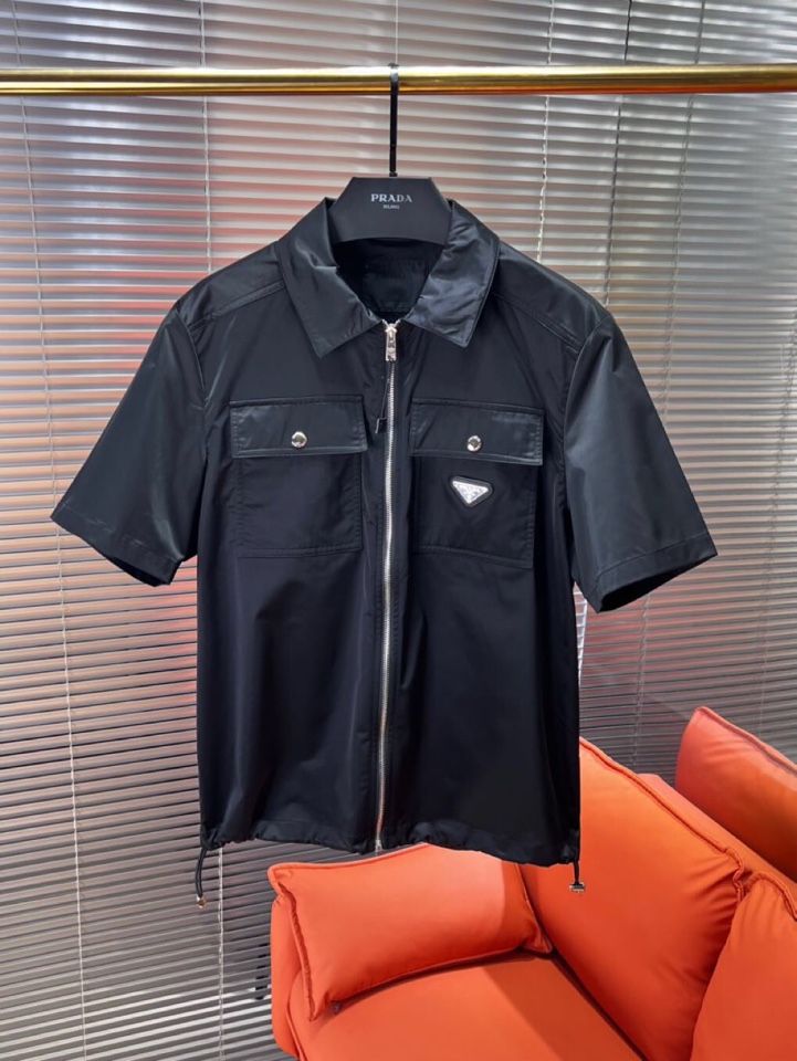 Prada 普拉达 男士三角标短裤连帽套装，原版定制高密度尼龙，面料挺阔立体，松紧系带，精细手工，每一个