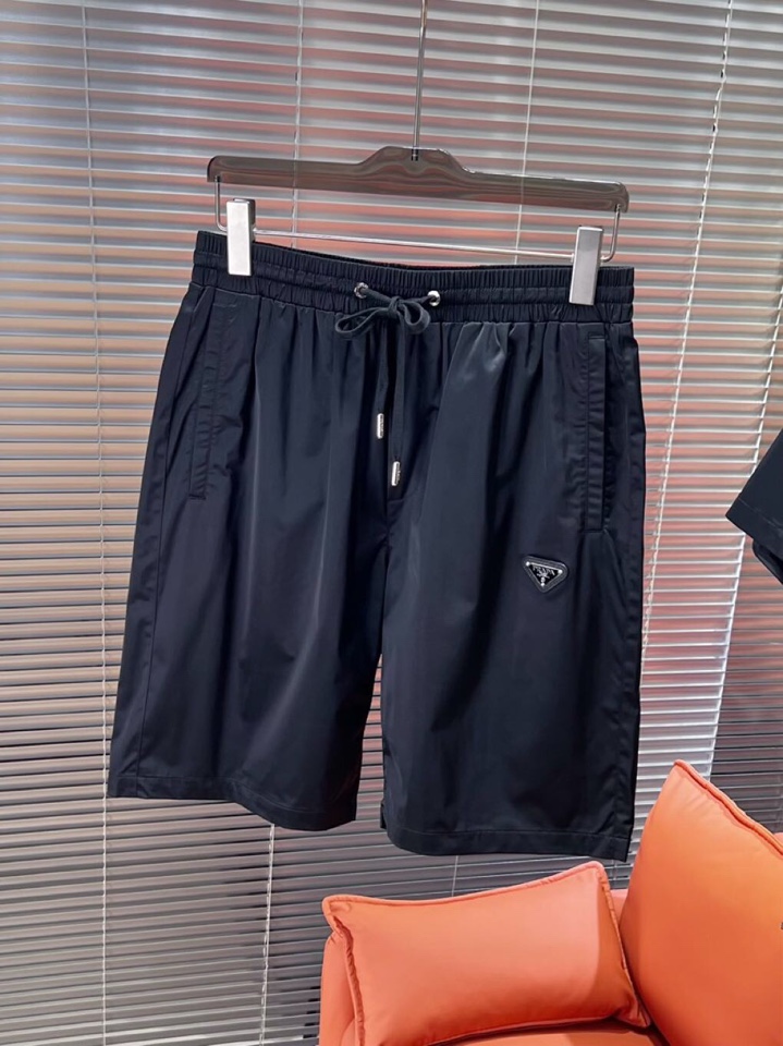 Prada 普拉达 男士三角标短裤连帽套装，原版定制高密度尼龙，面料挺阔立体，松紧系带，精细手工，每一个