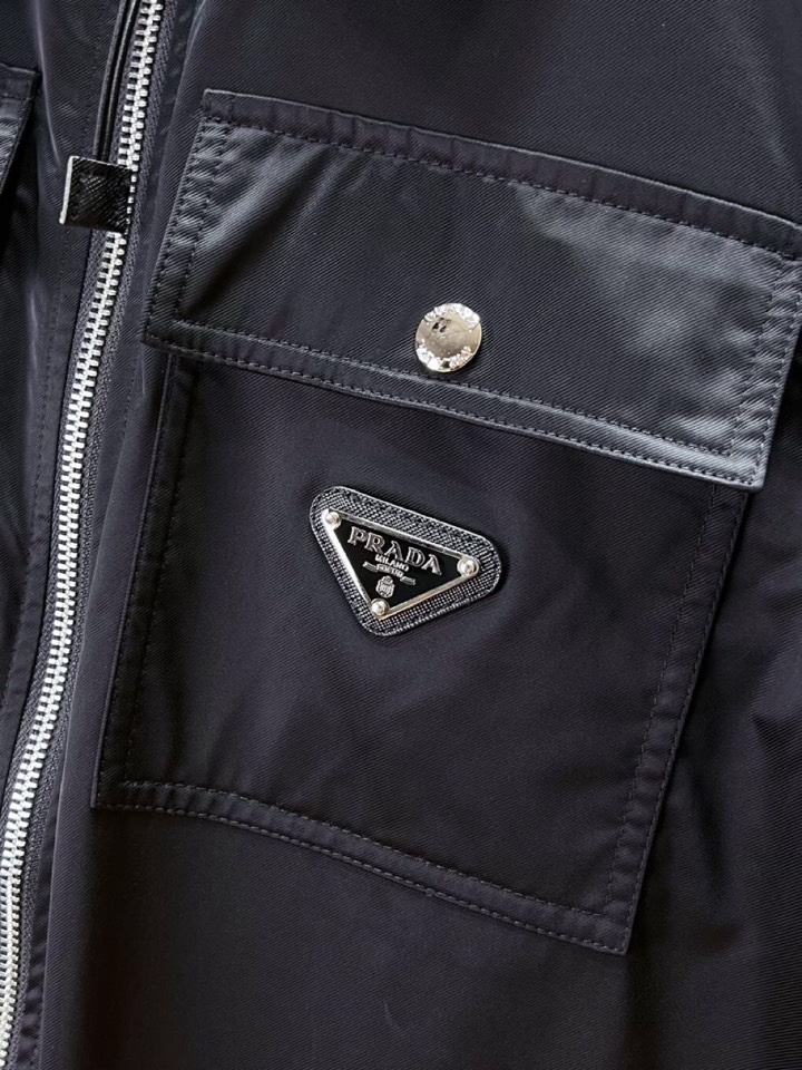 Prada 普拉达 男士三角标短裤连帽套装，原版定制高密度尼龙，面料挺阔立体，松紧系带，精细手工，每一个