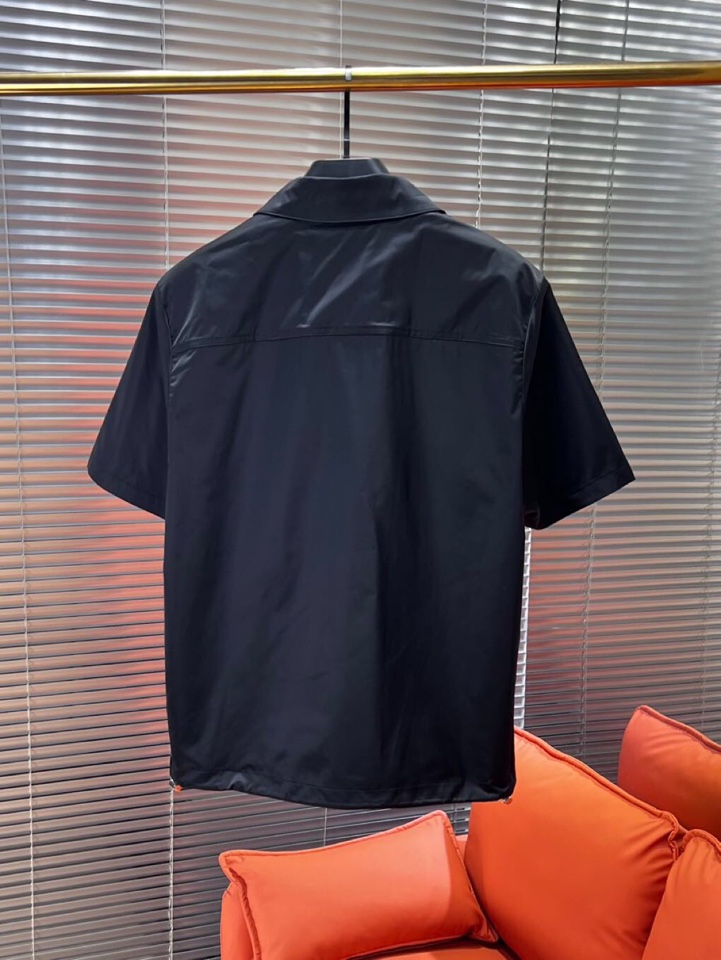 Prada 普拉达 男士三角标短裤连帽套装，原版定制高密度尼龙，面料挺阔立体，松紧系带，精细手工，每一个