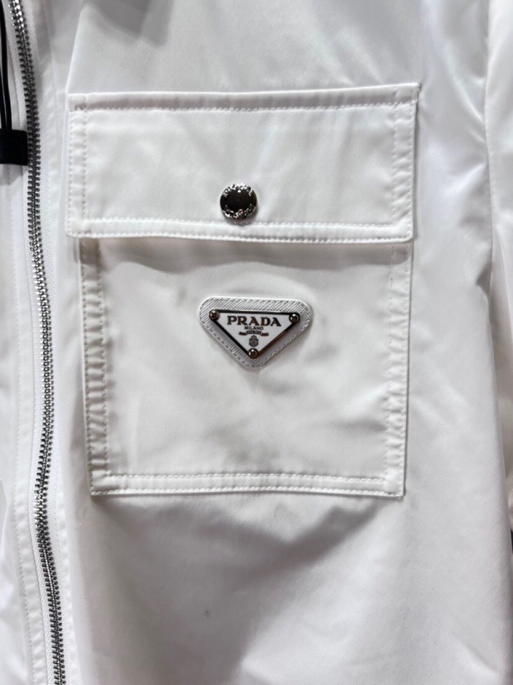 Prada 普拉达 男士三角标短裤连帽套装，原版定制高密度尼龙，面料挺阔立体，松紧系带，精细手工，每一个