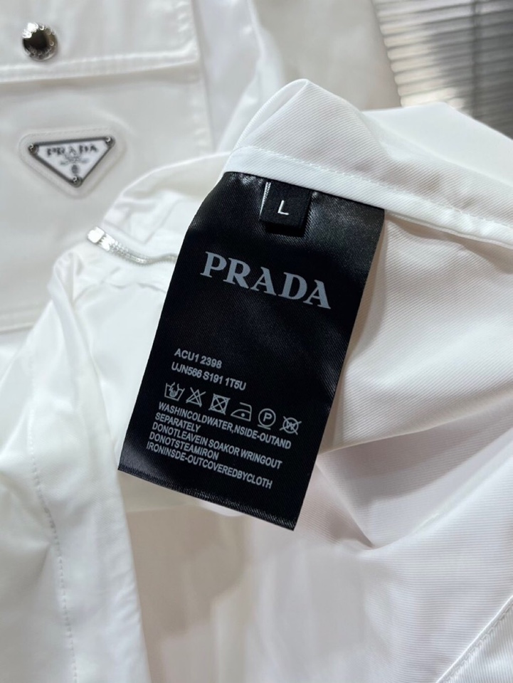 Prada 普拉达 男士三角标短裤连帽套装，原版定制高密度尼龙，面料挺阔立体，松紧系带，精细手工，每一个