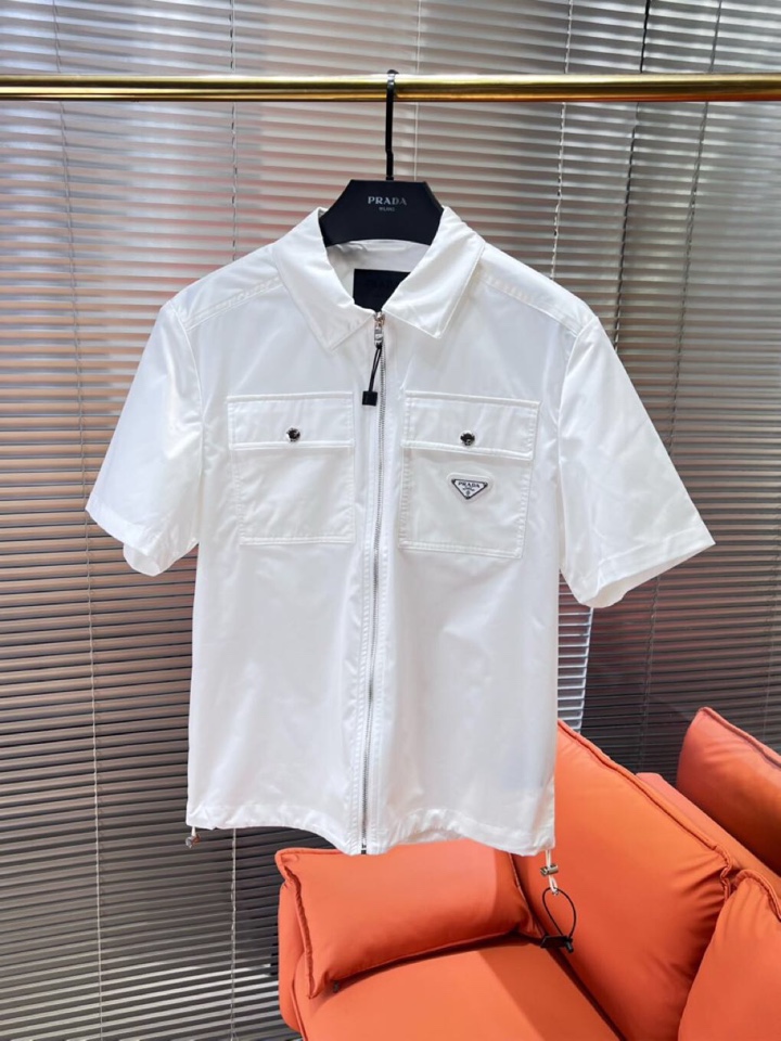 Prada 普拉达 男士三角标短裤连帽套装，原版定制高密度尼龙，面料挺阔立体，松紧系带，精细手工，每一个