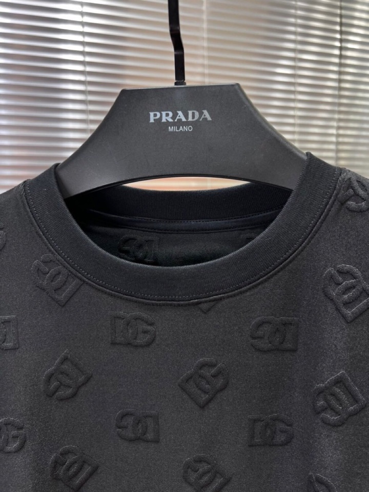 Dolce & Gabbana 杜嘉班纳满印提花短袖圆领T恤，采用80支双股100%精梳长绒棉，双龙头大