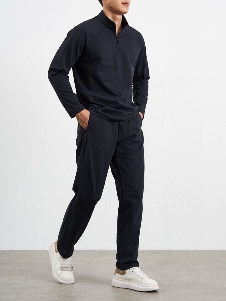 descente 迪桑特2025秋冬DUALIS系列是功能性能与科技融合的核心技术，吸湿排汗，专为极寒环