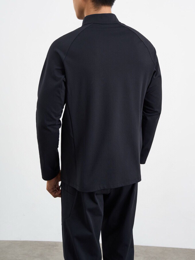 descente 迪桑特2025秋冬DUALIS系列是功能性能与科技融合的核心技术，吸湿排汗，专为极寒环