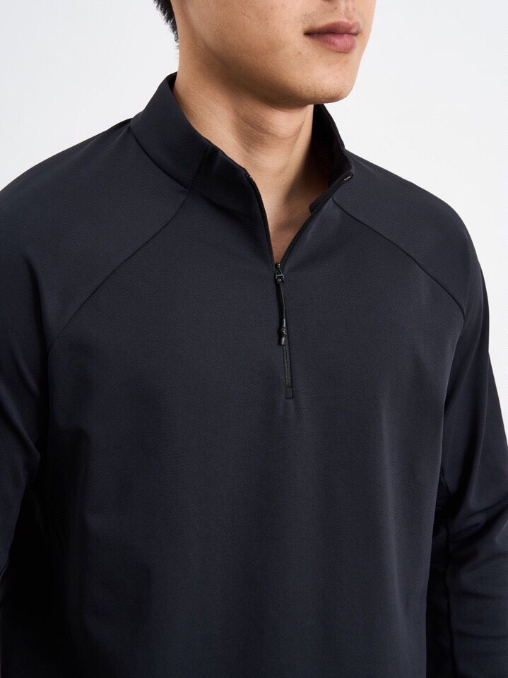 descente 迪桑特2025秋冬DUALIS系列是功能性能与科技融合的核心技术，吸湿排汗，专为极寒环