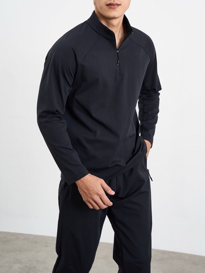 descente 迪桑特2025秋冬DUALIS系列是功能性能与科技融合的核心技术，吸湿排汗，专为极寒环