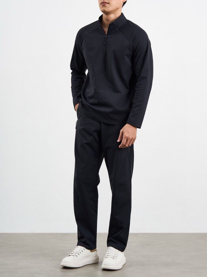 descente 迪桑特2025秋冬DUALIS系列是功能性能与科技融合的核心技术，吸湿排汗，专为极寒环