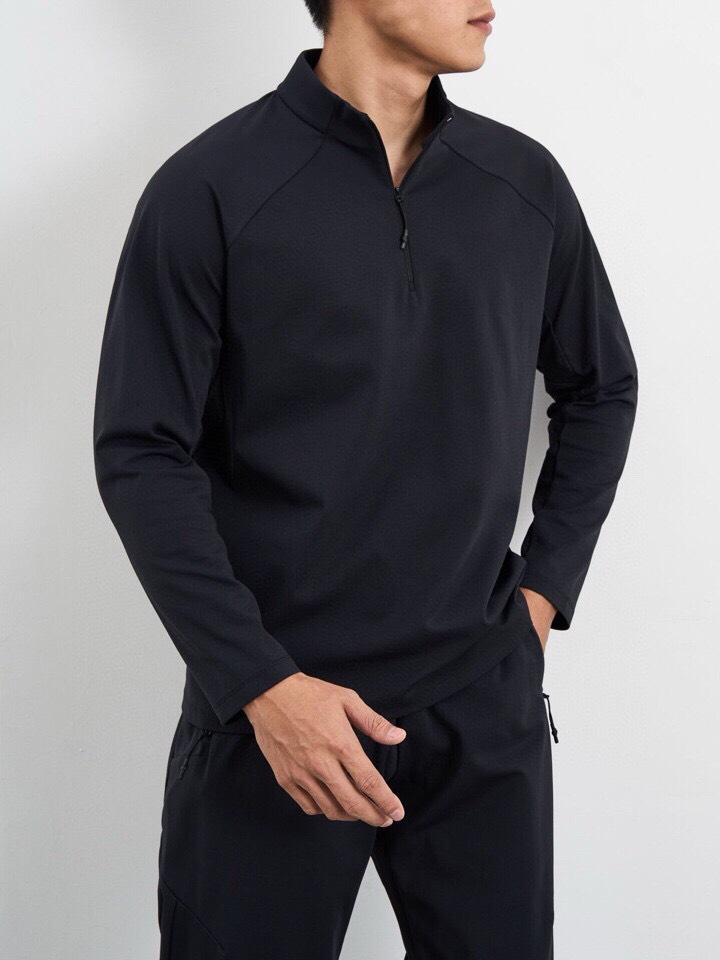 descente 迪桑特2025秋冬DUALIS系列是功能性能与科技融合的核心技术，吸湿排汗，专为极寒环