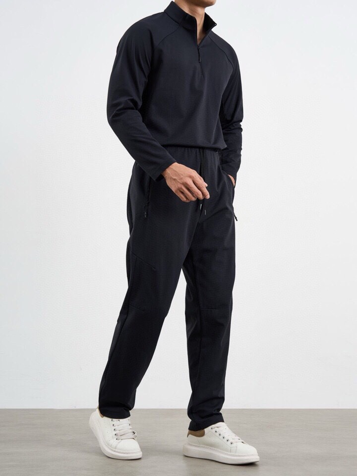 descente 迪桑特2025秋冬DUALIS系列是功能性能与科技融合的核心技术，吸湿排汗，专为极寒环