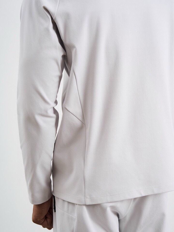 descente 迪桑特2025秋冬DUALIS系列是功能性能与科技融合的核心技术，吸湿排汗，专为极寒环