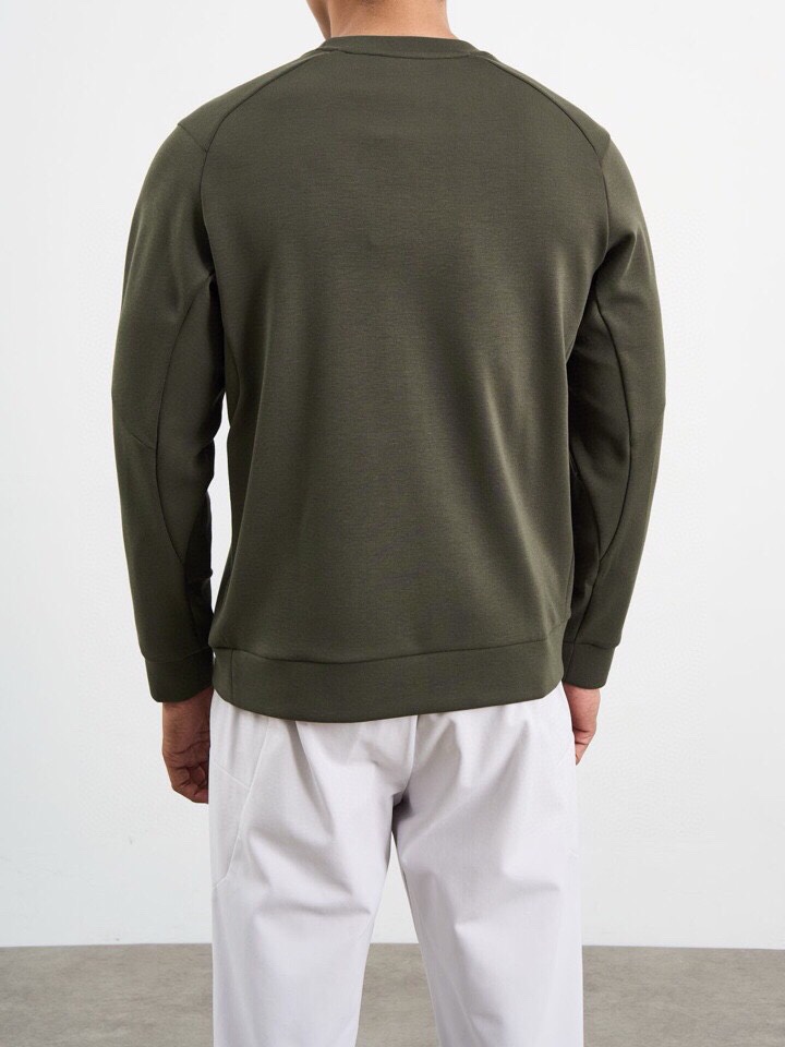 descente 迪桑特2025秋冬Essential系列。350克重，派克空气棉材质。采用lulule