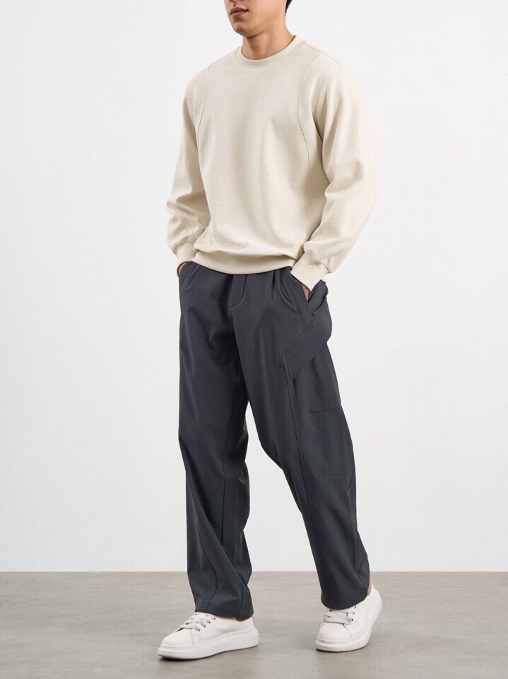 Armani 阿玛尼2025秋冬毛圈微阔圆领卫衣，潮流时尚感。270克重蓄热陶瓷磨针织机理感面料。采用创