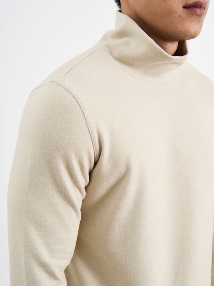 Gucci 古奇2025秋冬海外走秀款<🧸净版堆堆领>。高领长袖T恤，320克重羊毛+德绒混纺，自发热效