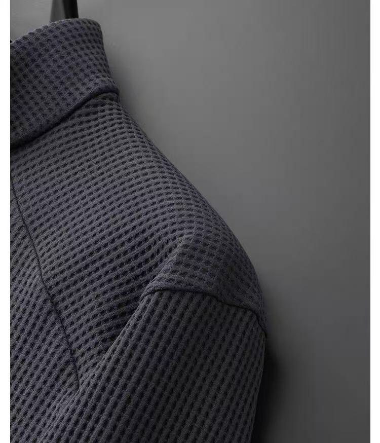 descente 迪桑特时尚简约 早秋立领长袖T恤，打底衫 简洁细腻的设计和高质细节而闻名，裁剪完美，后