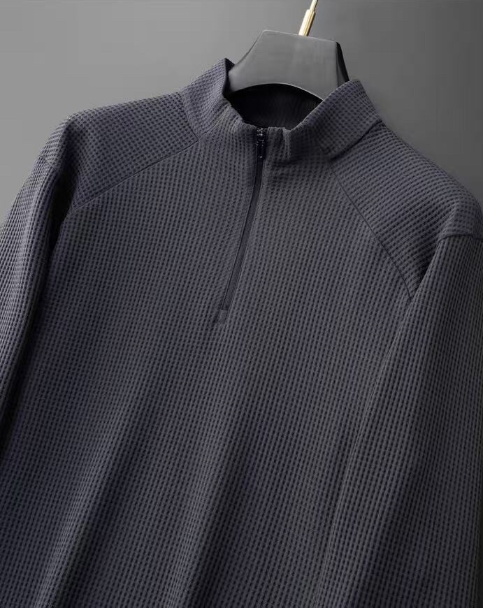 descente 迪桑特时尚简约 早秋立领长袖T恤，打底衫 简洁细腻的设计和高质细节而闻名，裁剪完美，后