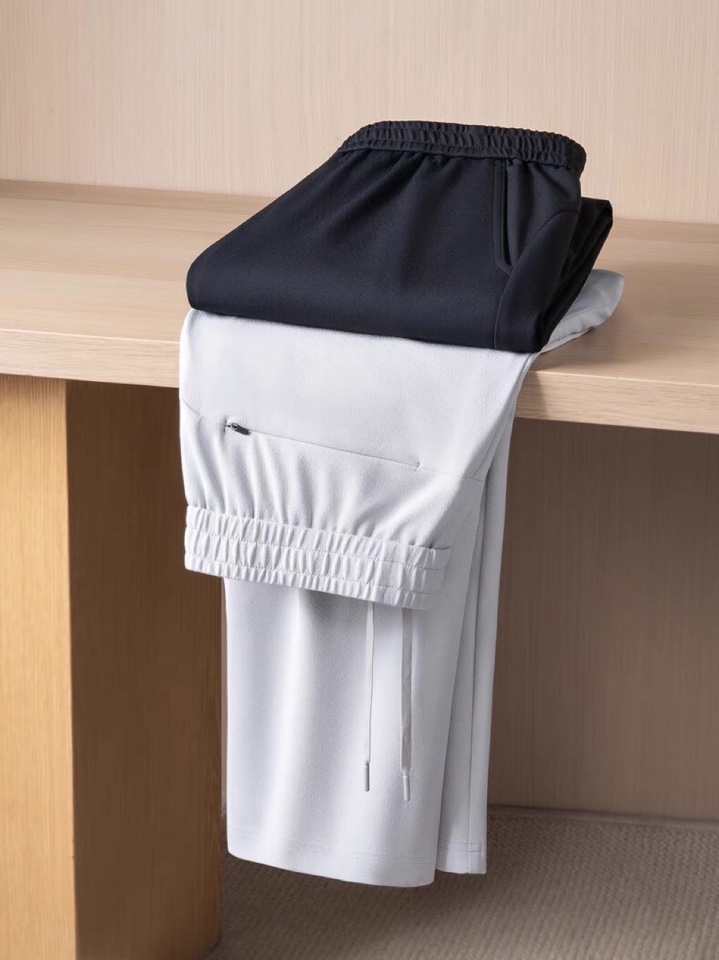 (Arcteryx）始祖鸟简约时尚休闲裤👖身穿着非常舒适 低调不失奢华 穿出去非常有档次,裤型款式和裁剪