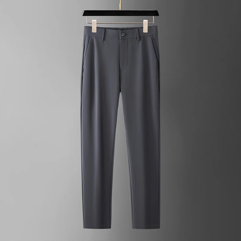 Armani 阿玛尼简约时尚新款休闲裤身穿着非常舒适 低调不失奢华 穿出去非常有档次,裤型款式和裁剪亦无