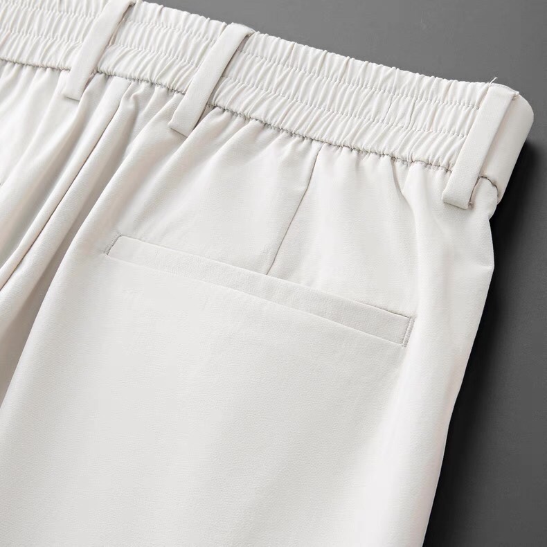 Armani 阿玛尼简约时尚新款休闲裤身穿着非常舒适 低调不失奢华 穿出去非常有档次,裤型款式和裁剪亦无