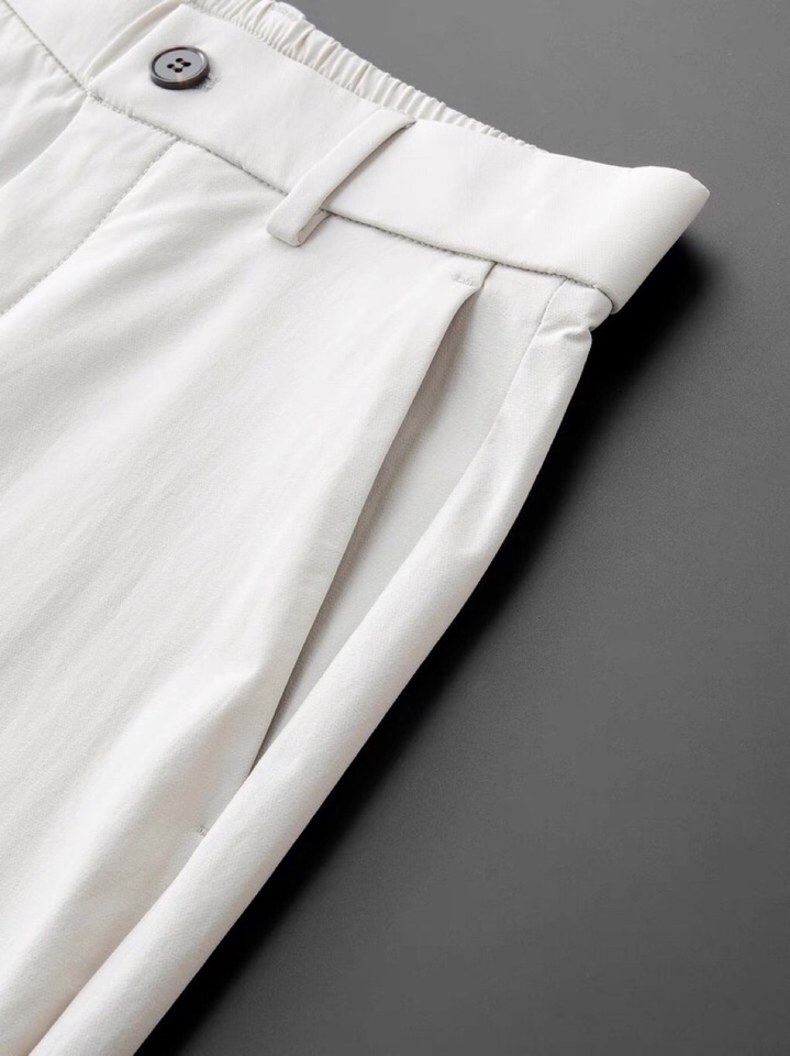 Armani 阿玛尼简约时尚新款休闲裤身穿着非常舒适 低调不失奢华 穿出去非常有档次,裤型款式和裁剪亦无