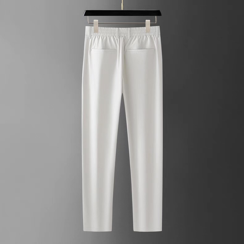 Armani 阿玛尼简约时尚新款休闲裤身穿着非常舒适 低调不失奢华 穿出去非常有档次,裤型款式和裁剪亦无