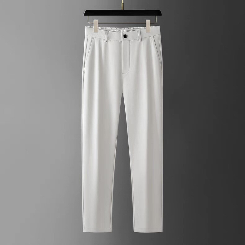 Armani 阿玛尼简约时尚新款休闲裤身穿着非常舒适 低调不失奢华 穿出去非常有档次,裤型款式和裁剪亦无