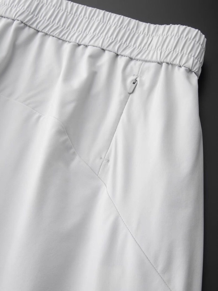 Armani 阿玛尼简约时尚休闲裤👖身穿着非常舒适 低调不失奢华 穿出去非常有档次,裤型款式和裁剪亦无需