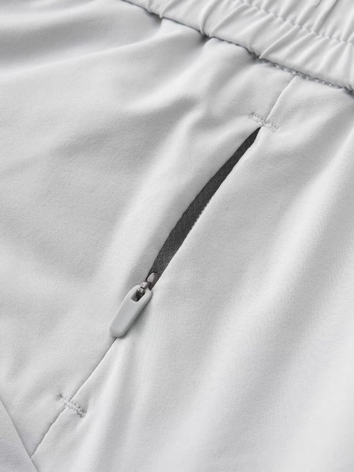 Armani 阿玛尼简约时尚休闲裤👖身穿着非常舒适 低调不失奢华 穿出去非常有档次,裤型款式和裁剪亦无需