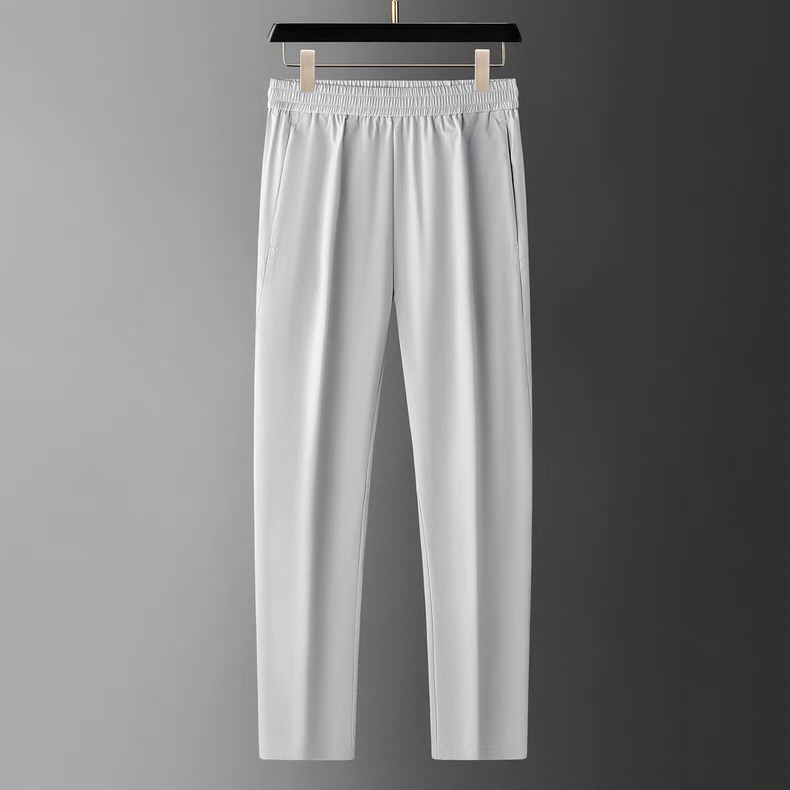 Armani 阿玛尼简约时尚休闲裤👖身穿着非常舒适 低调不失奢华 穿出去非常有档次,裤型款式和裁剪亦无需