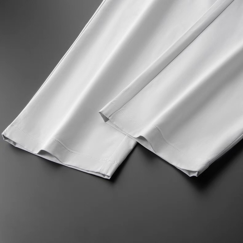 Armani 阿玛尼简约时尚休闲裤👖身穿着非常舒适 低调不失奢华 穿出去非常有档次,裤型款式和裁剪亦无需