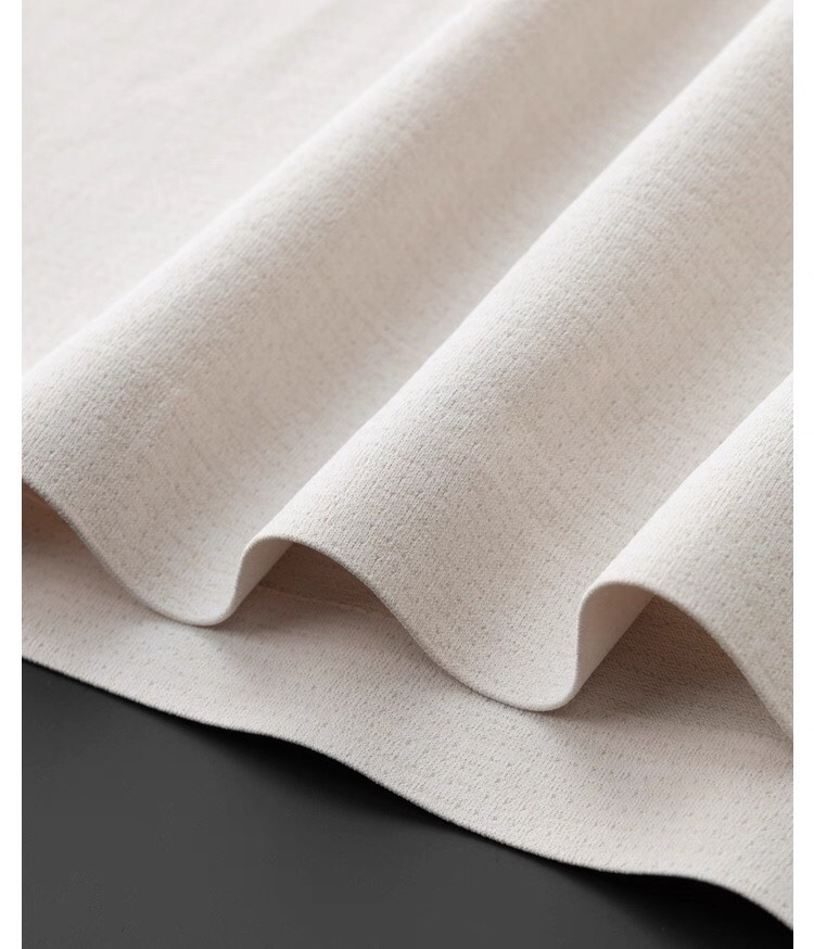 Descente迪桑特GOLF同款系列翻领长袖T恤，180克重杜邦索罗娜棉感材质，进口户外面料。以针织的