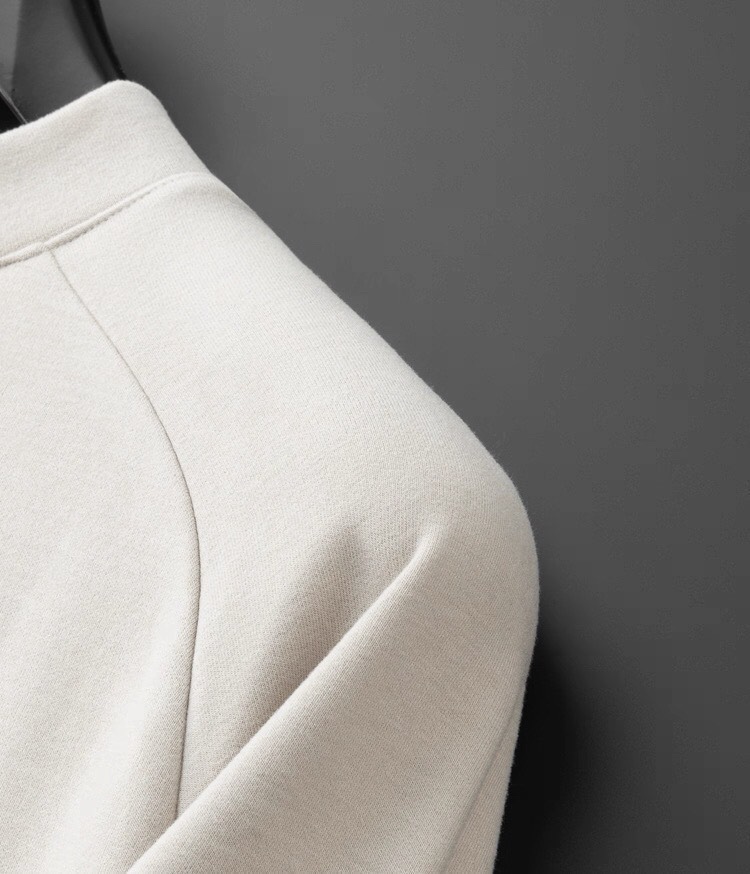 Armani 阿玛尼25秋冬圆领卫衣 极简平纹针织半高圆领套头，极简风格圆领设计，平纹螺纹针织面料，插肩