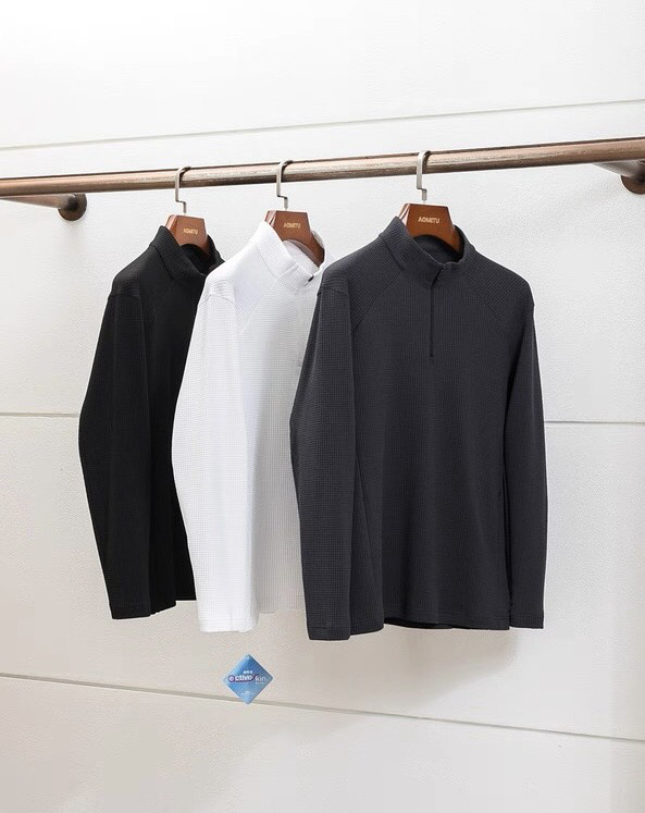 descente 迪桑特时尚简约 早秋立领长袖T恤，打底衫 简洁细腻的设计和高质细节而闻名，裁剪完美，后