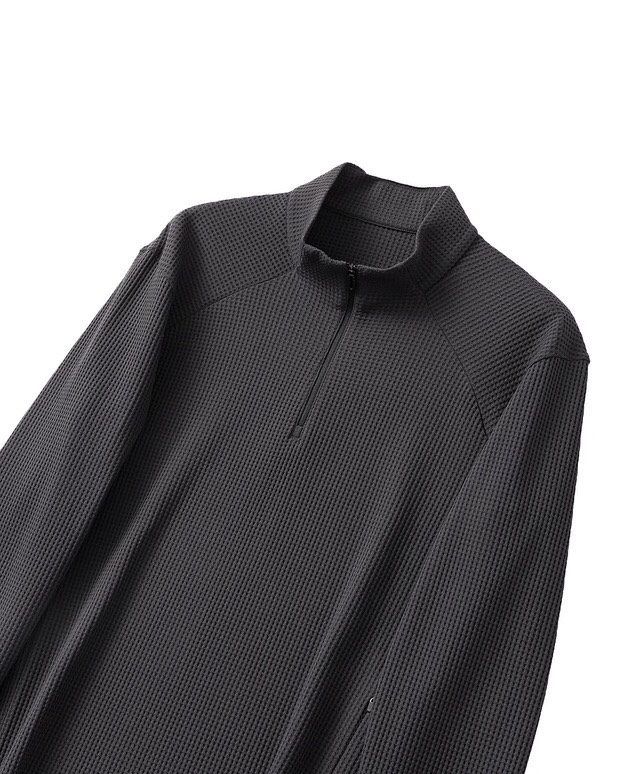 descente 迪桑特时尚简约 早秋立领长袖T恤，打底衫 简洁细腻的设计和高质细节而闻名，裁剪完美，后