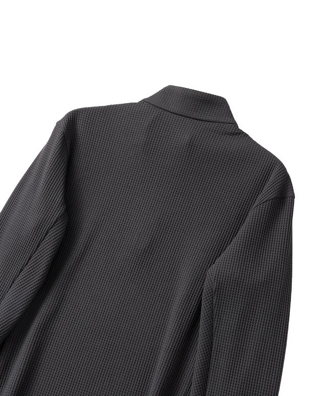 descente 迪桑特时尚简约 早秋立领长袖T恤，打底衫 简洁细腻的设计和高质细节而闻名，裁剪完美，后