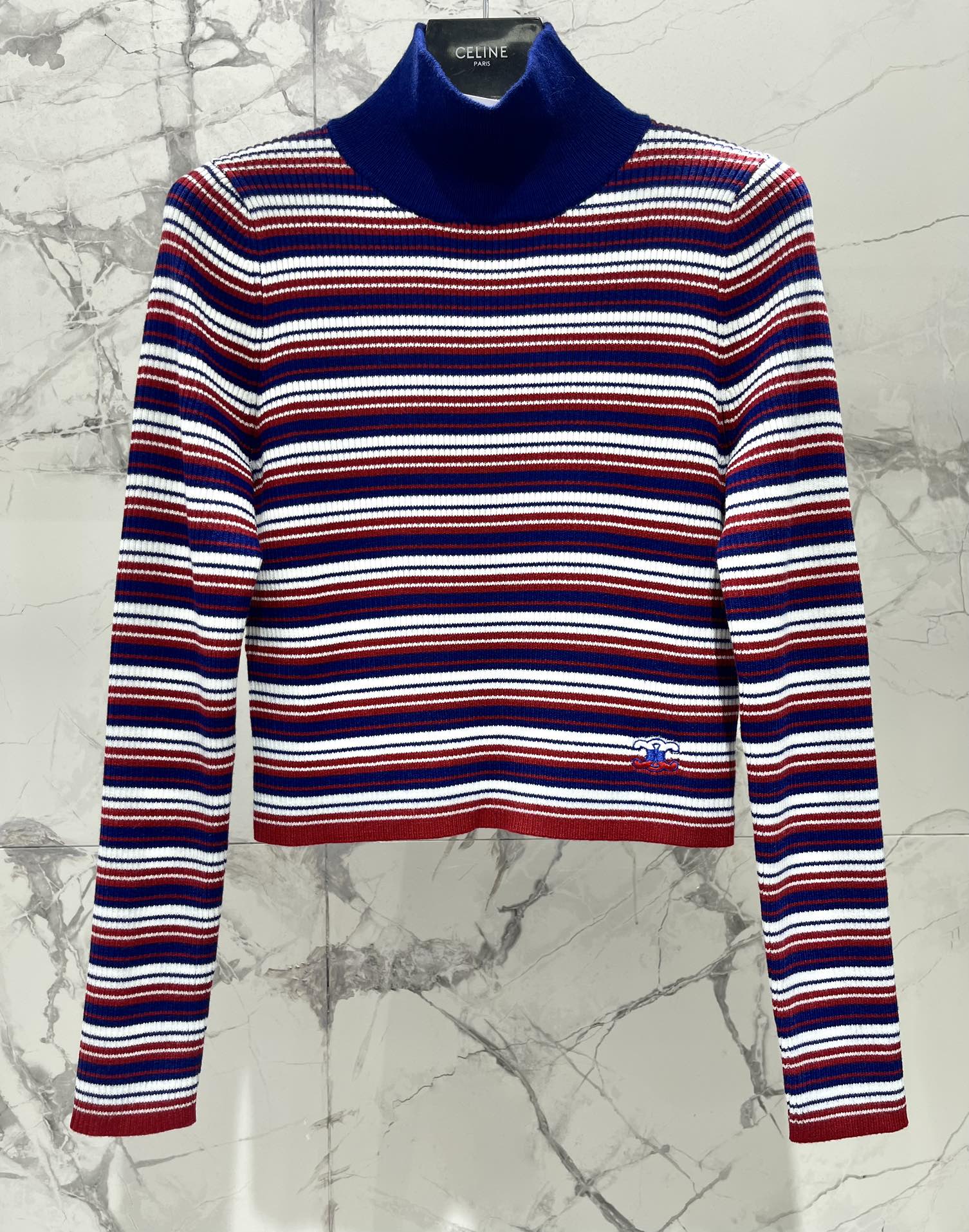 𝗖𝗘𝗟𝗜𝗡𝗘*赛琳半高领复古条纹针织衫高级又时髦的路线，这次这件针织衫也不例外👏。半高领的设计超贴心，又