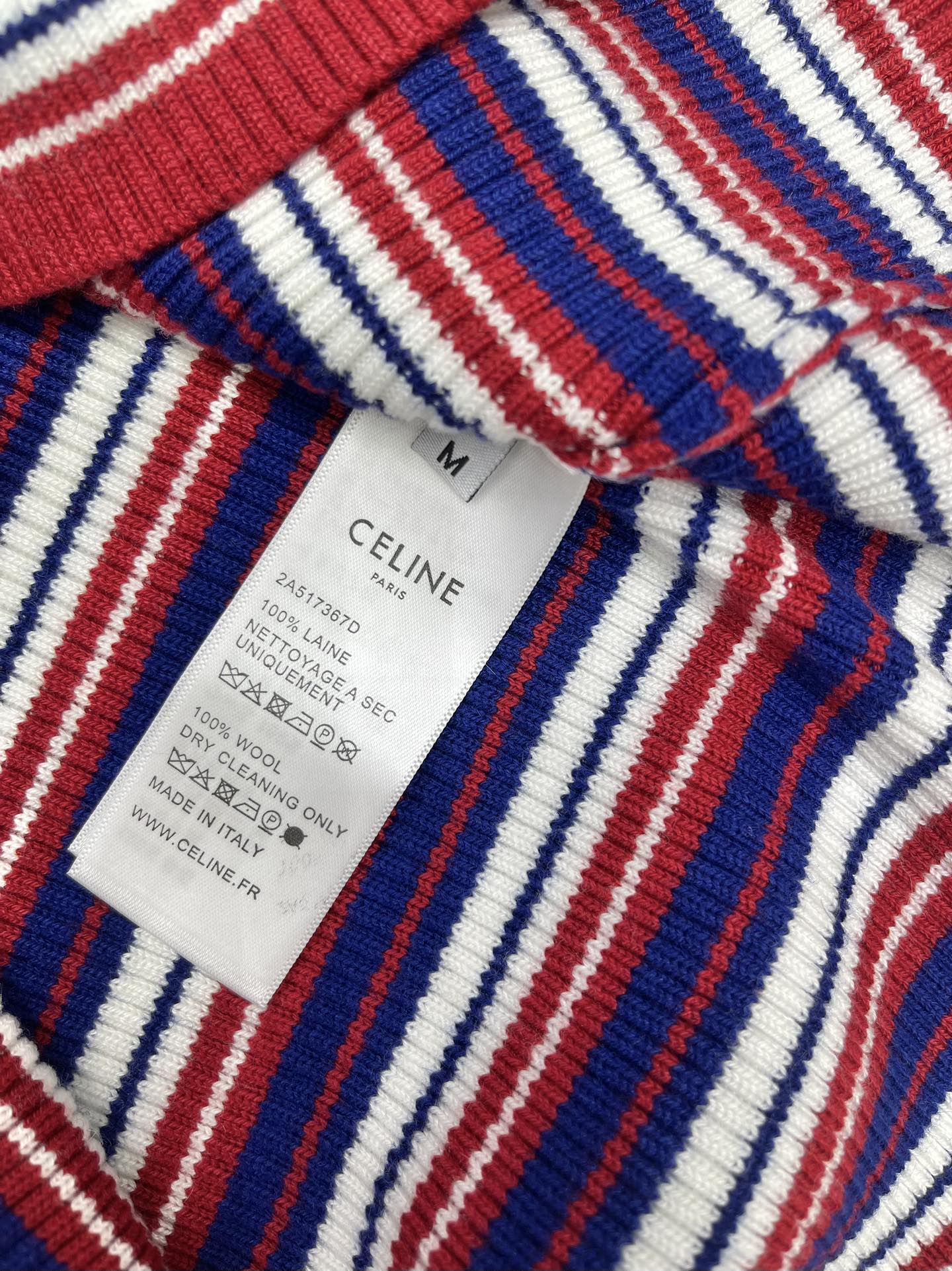 𝗖𝗘𝗟𝗜𝗡𝗘*赛琳半高领复古条纹针织衫高级又时髦的路线，这次这件针织衫也不例外👏。半高领的设计超贴心，又