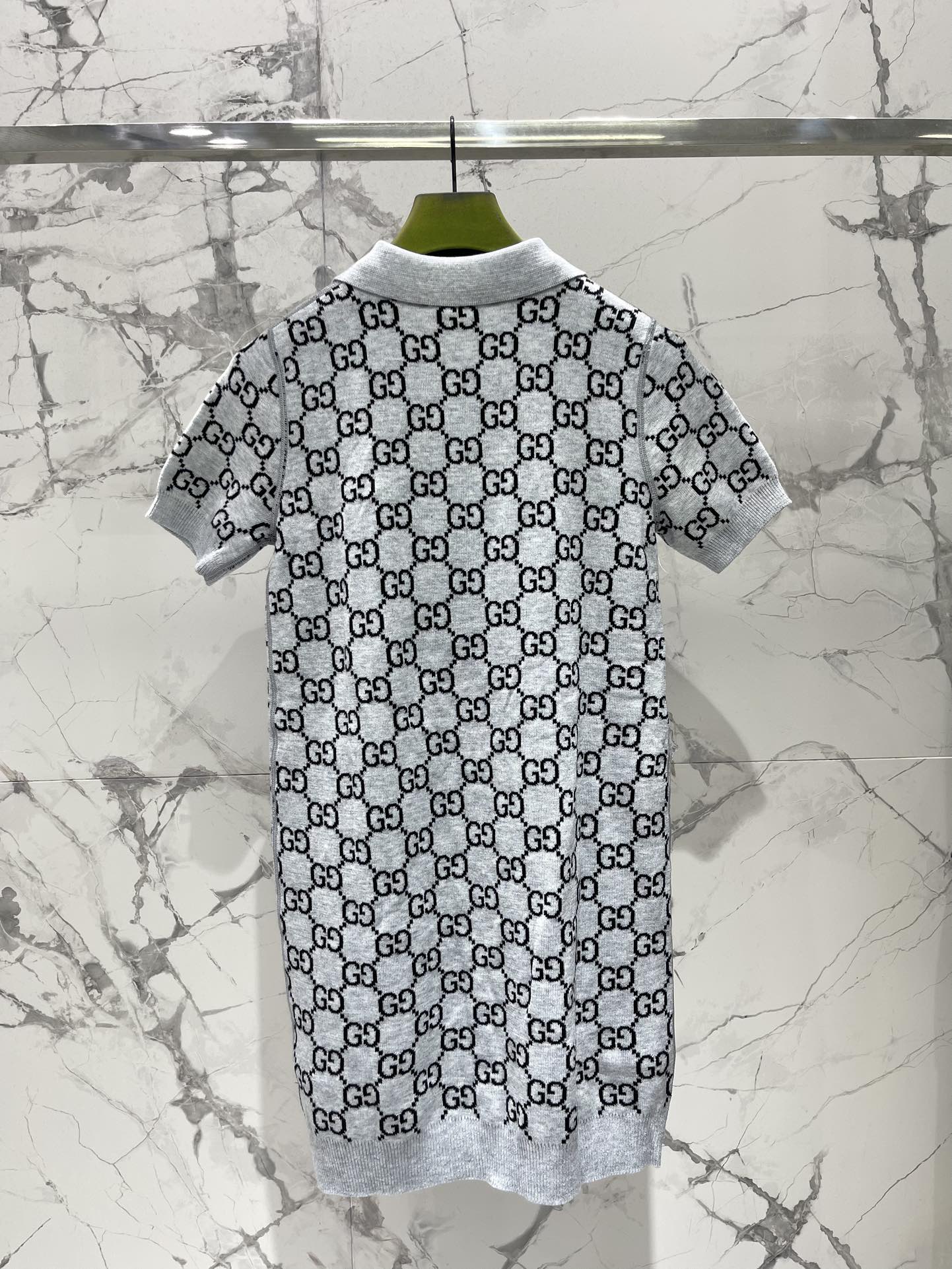 𝗚𝗨𝗖𝗖*古驰羊毛提花Polo衫式连衣裙短袖Polo衫式的领口，带着一股休闲又优雅的气质，既不会过于正式