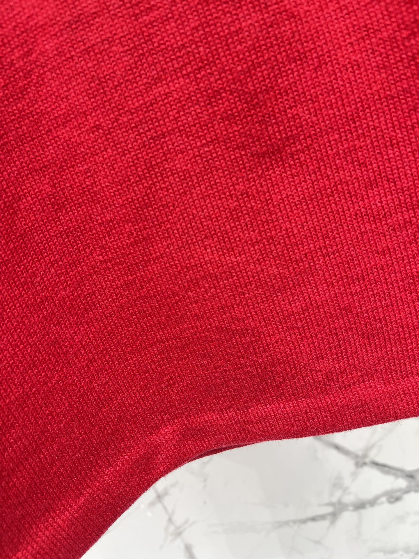 𝗠𝗜𝗨𝗠𝗜𝗨*缪缪早秋新款斜拉链羊绒针织polo衫缪缪家一直走在时尚前沿，这次的新款POLO衫更是把高级