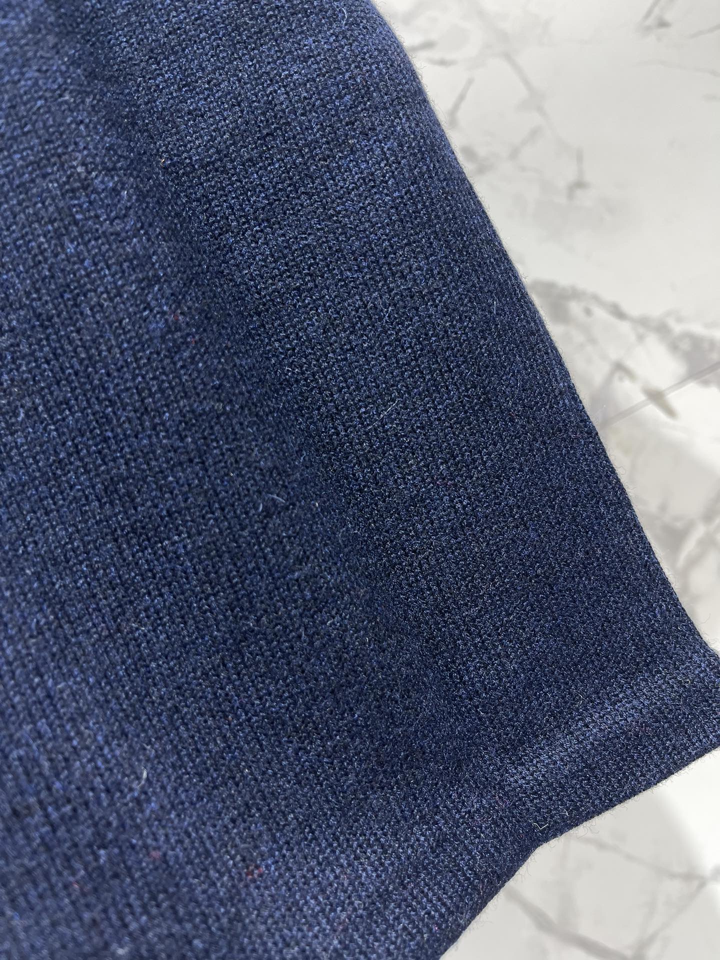 𝗠𝗜𝗨𝗠𝗜𝗨*缪缪早秋新款斜拉链羊绒针织polo衫缪缪家一直走在时尚前沿，这次的新款POLO衫更是把高级